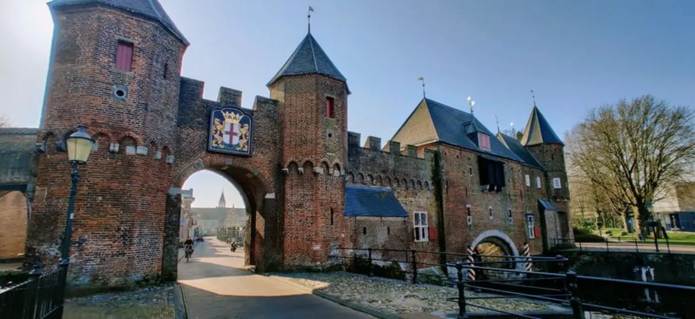 Koppelpoort (combined land and water gate), Amersfoort